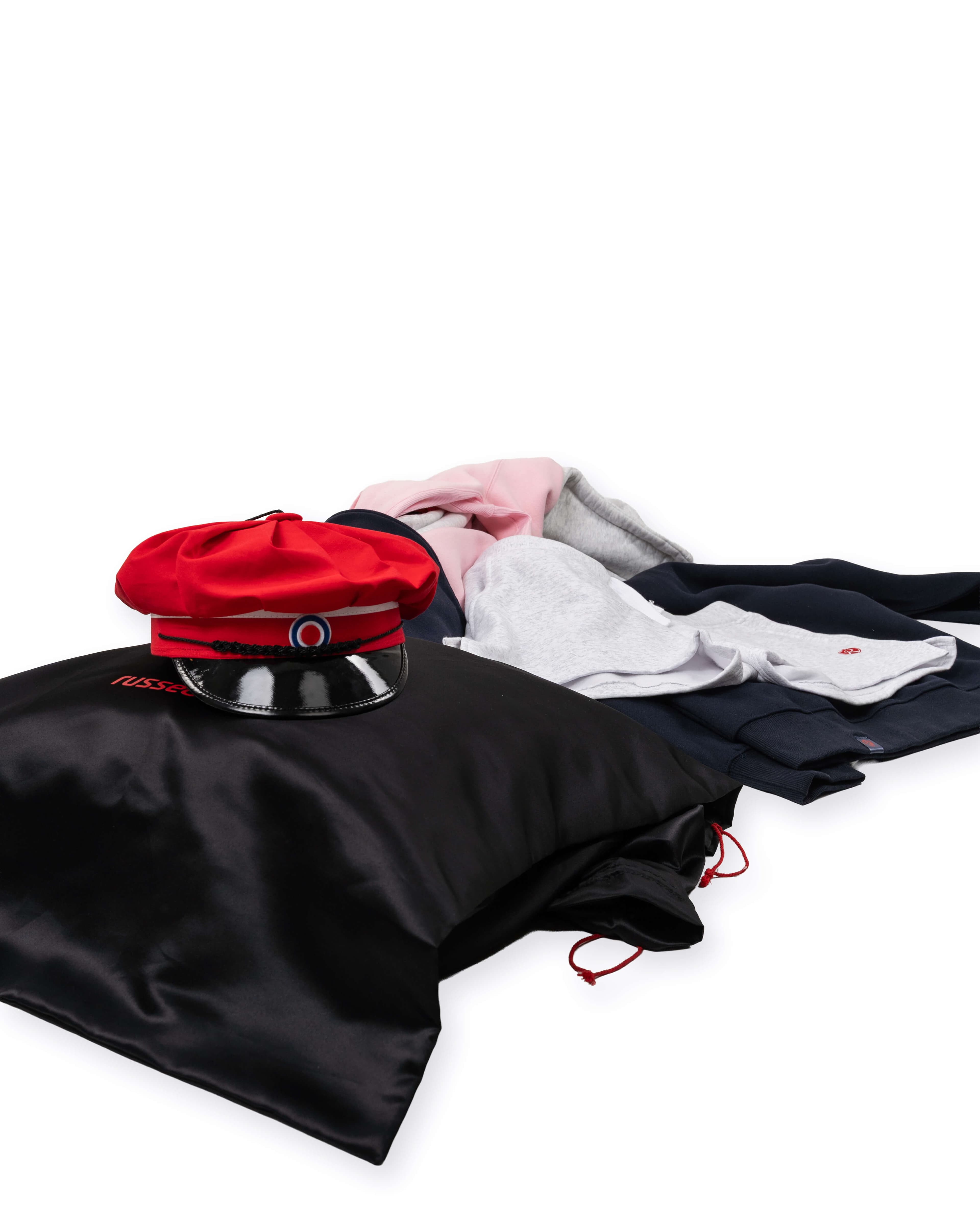 Russemerch materialkvalitet - bomull vs polyester tekstur