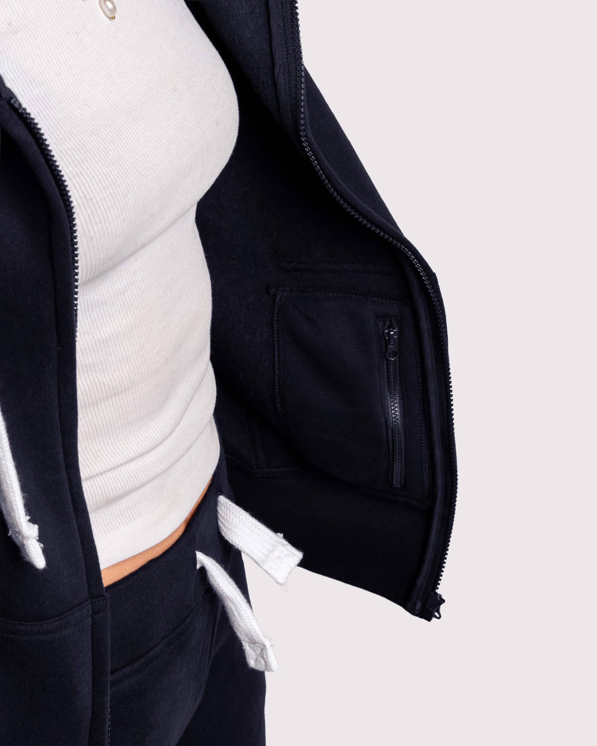 Navy blå russemerch hoodie - Premium hoodies i marine blå farge. Perfekt for blå russ Norge 2025. Høy kvalitet russeklær med trykk og broderi.